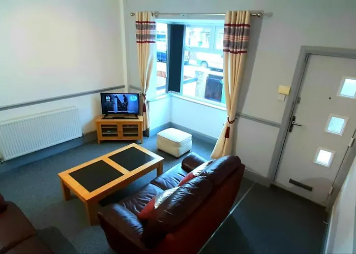 Grimsby-Cleethorpes Sleeps 7