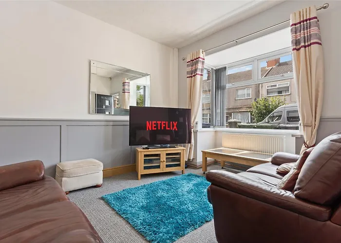 Grimsby-Cleethorpes Sleeps 7