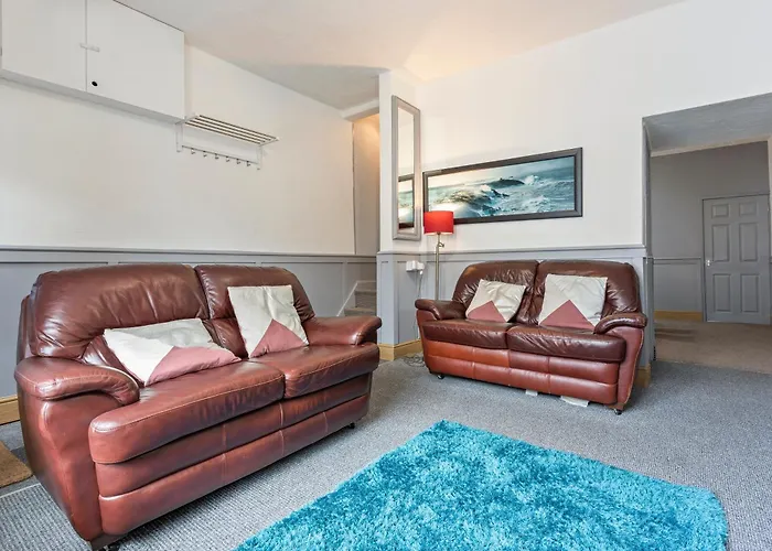 Grimsby-Cleethorpes Sleeps 7