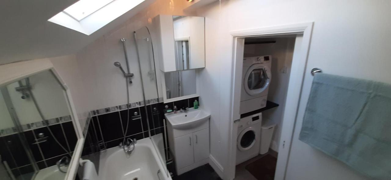 Grimsby-cleethorpes Sleeps 7 *