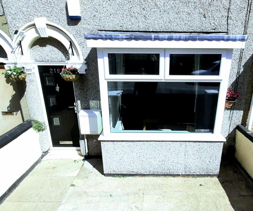 Grimsby-cleethorpes Sleeps 7 Grimsby